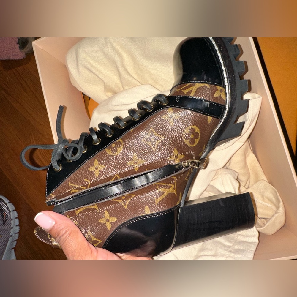Louie Vuitton Booties/heels